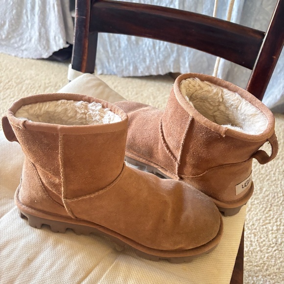 UGG Classic Mini II Size 8 - Picture 5 of 9